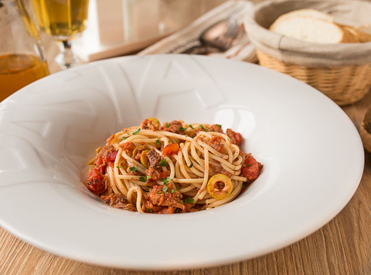 Рецепт спагетти с тунцом и каперсами