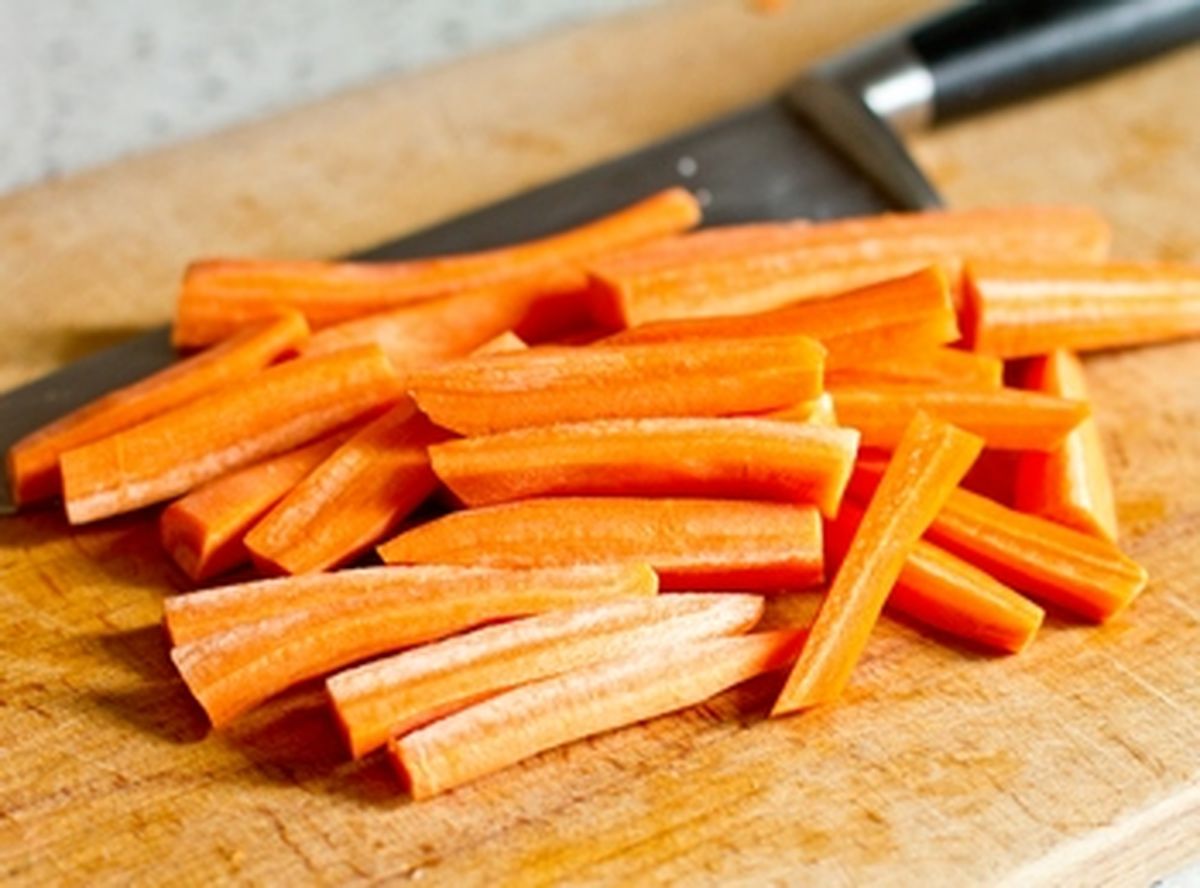 Нарезаем морковь