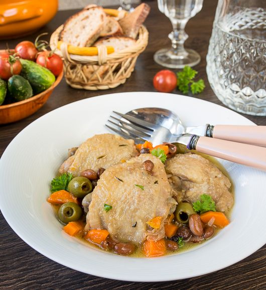 Рецепт тушеной курицы с оливками и фасолью
