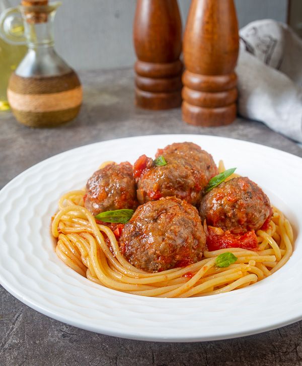 Рецепт спагетти с тефтелями в томатном соусе