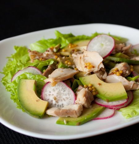 Рецепт салата с тунцом и авокадо