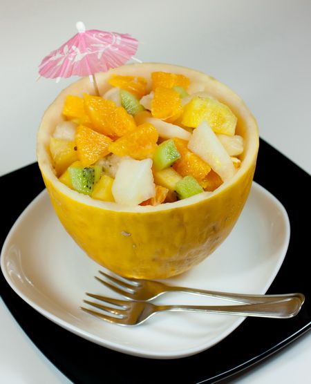 Рецепт фруктового салата в дыне