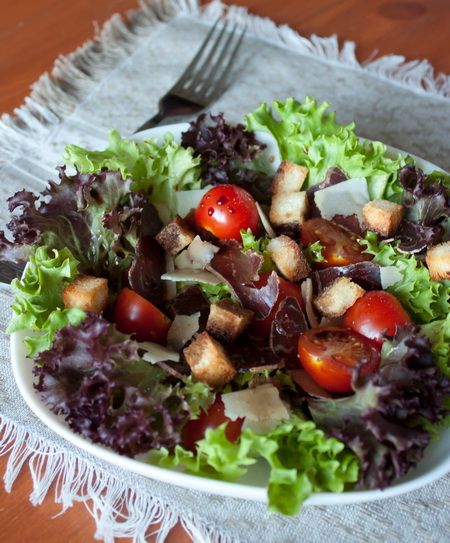Рецепт салата с бастурмой и помидорками черри