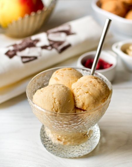 Мороженое из хурмы с кардамоном и медом