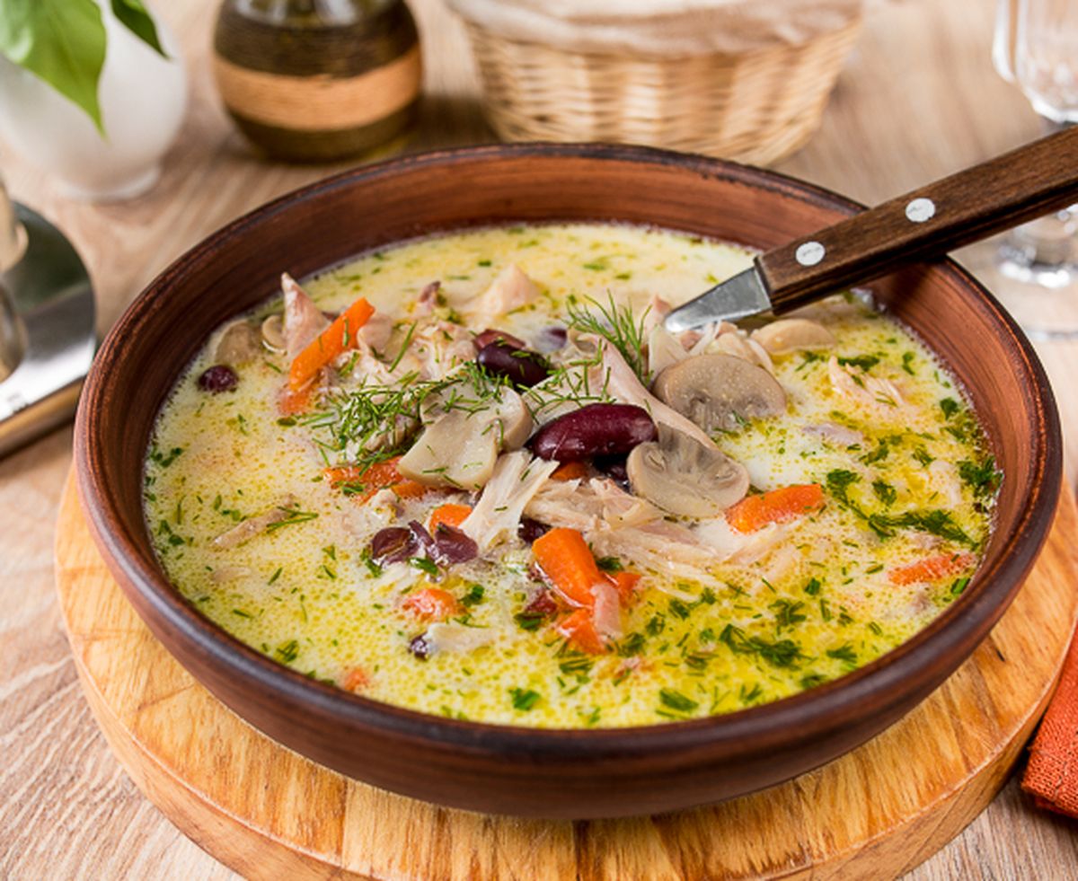 Рецепт густого супа из кролика с фасолью и грибами