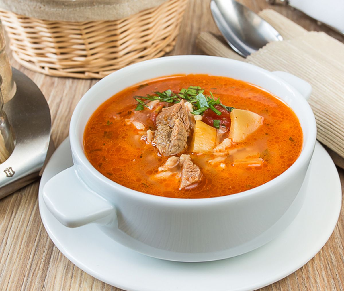 Рецепт острого томатного супа с бараниной и рисом