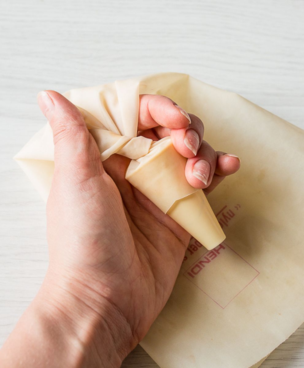 Рецепт Кулинарный практикум: Как переложить крем в кондитерский мешок