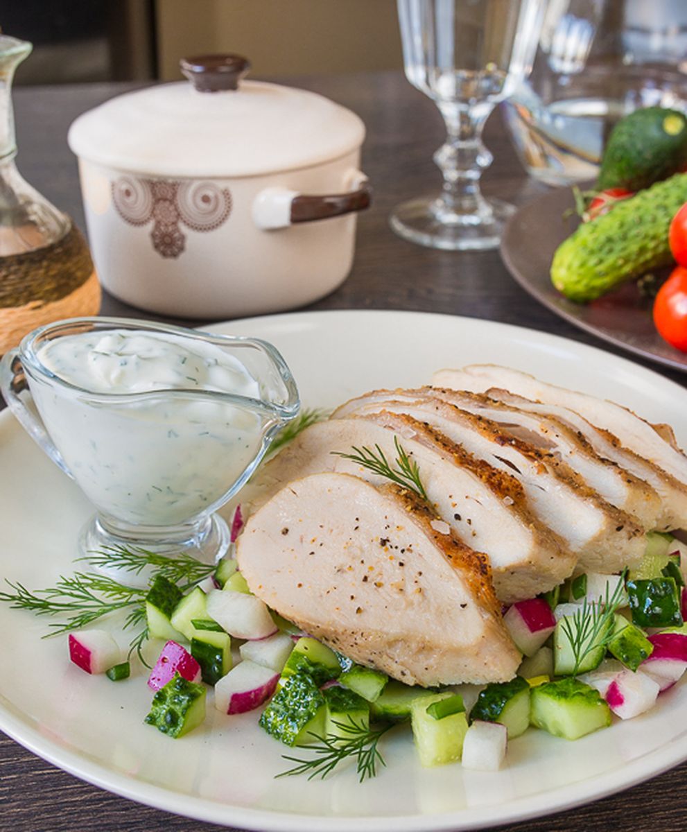 Рецепт куриной грудки с весенним салатом