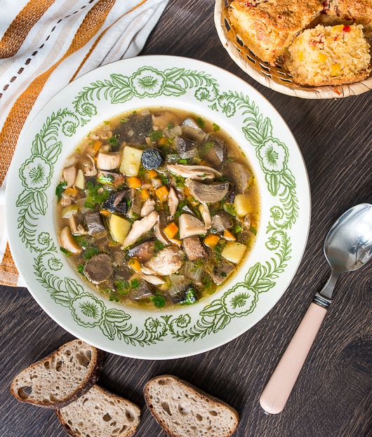 Рецепт осеннего супа с лесными грибами и курицей