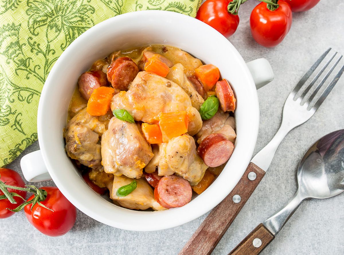 Рецепт рагу из курицы с колбасками и тыквой