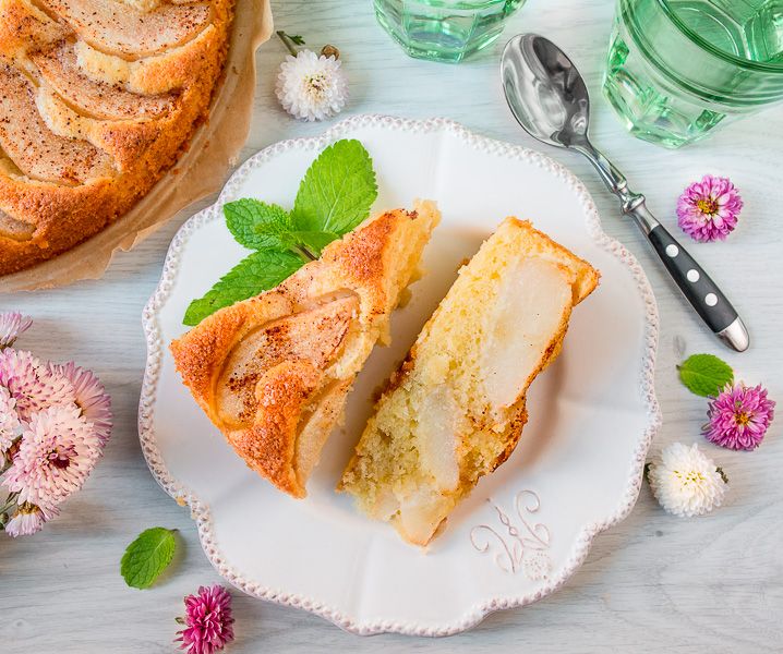 Рецепт нежного миндального пирога с грушами