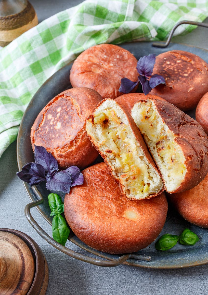 Жареные пирожки с картофелем
