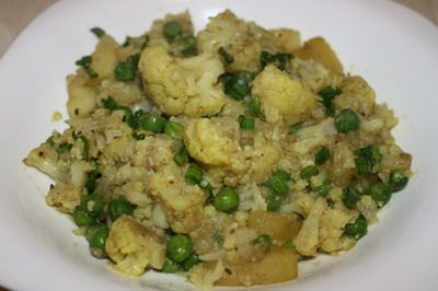 Рецепт цветной капусты с карри, горошком и картофелем