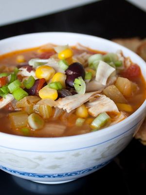 Острый куриный суп в мексиканском стиле