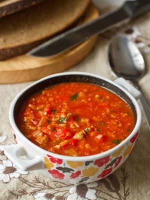 Густой томатный суп с фаршем и чечевицей