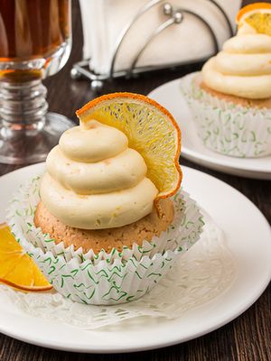Арахисовые капкейки с медово-апельсиновым кремом