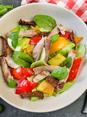 Салат с бужениной и жареными овощами