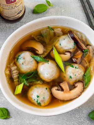 Суп с грибами шиитаке и фрикадельками