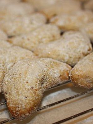 Печенье “Полумесяцы” с грецкими орехами
