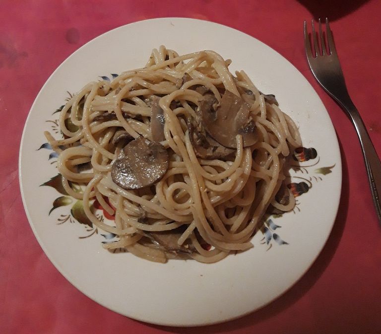Спагетти со сливочно-грибным соусом.jpg